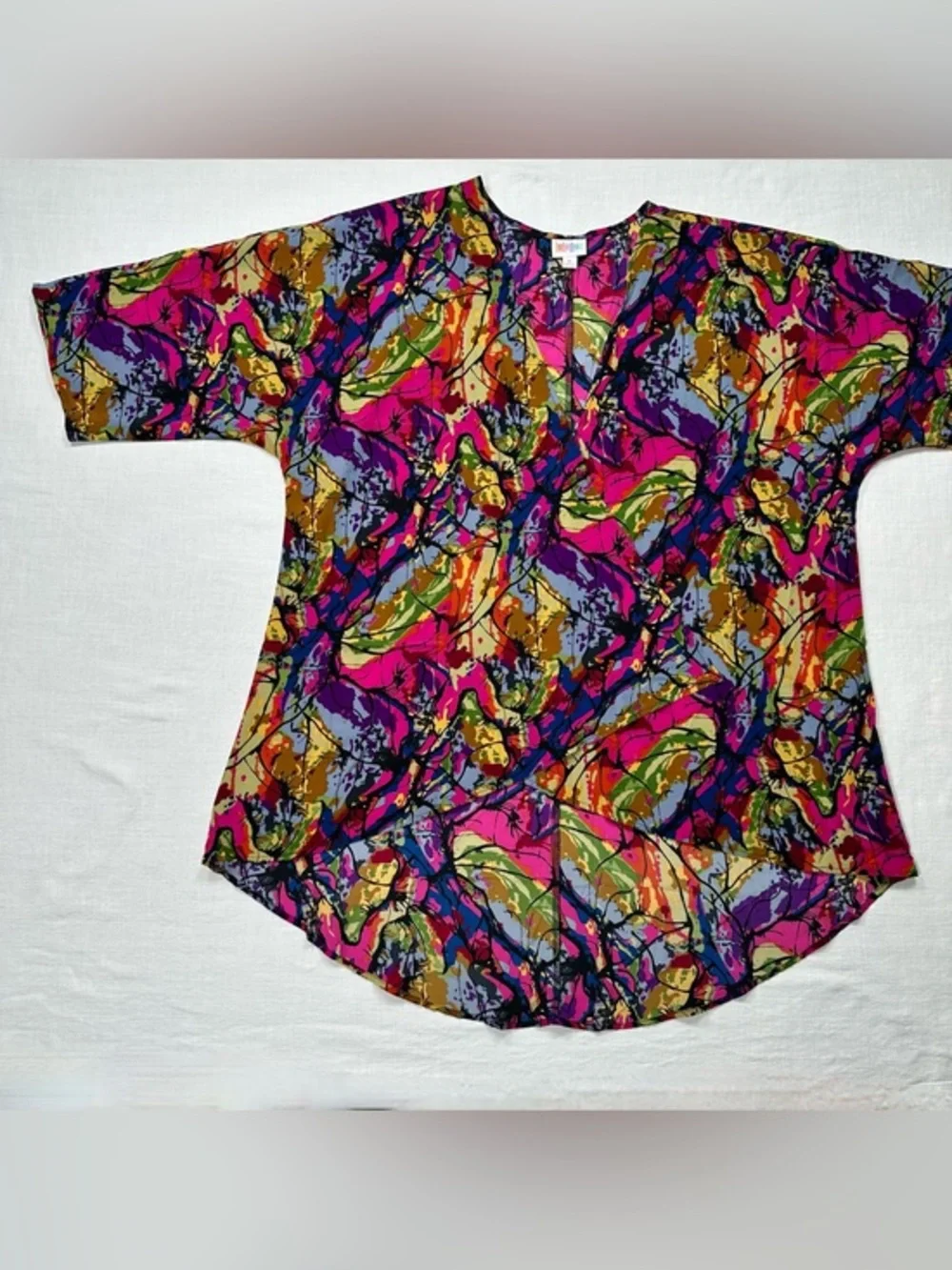 LuLaRoe Lindsay Kimono Cardigan Cover Up M Abstract Pink Purple Vibrant Colorful